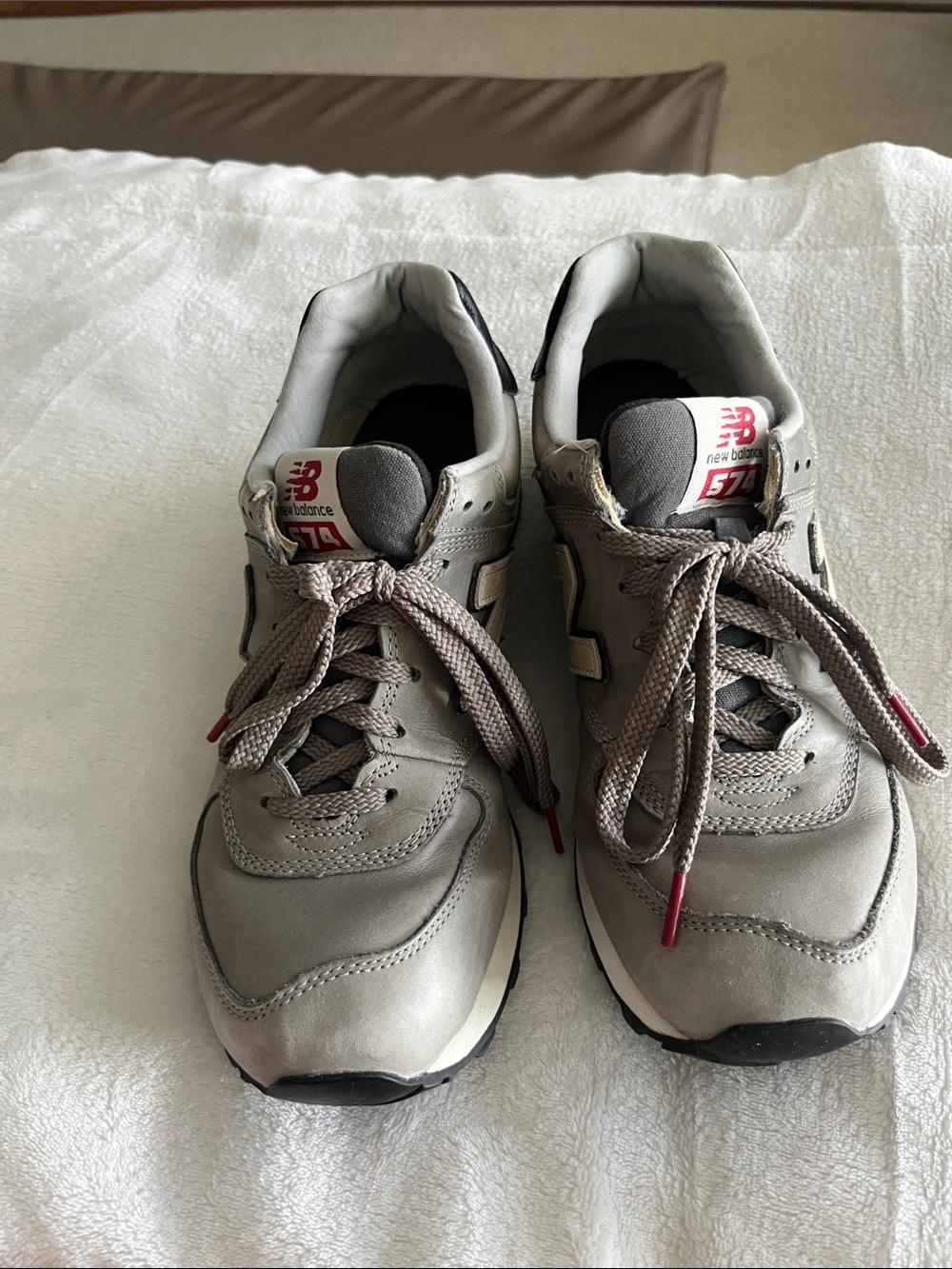 New Balance Men's Gray Vintage leather 574 Casual Sneakers- like brand new